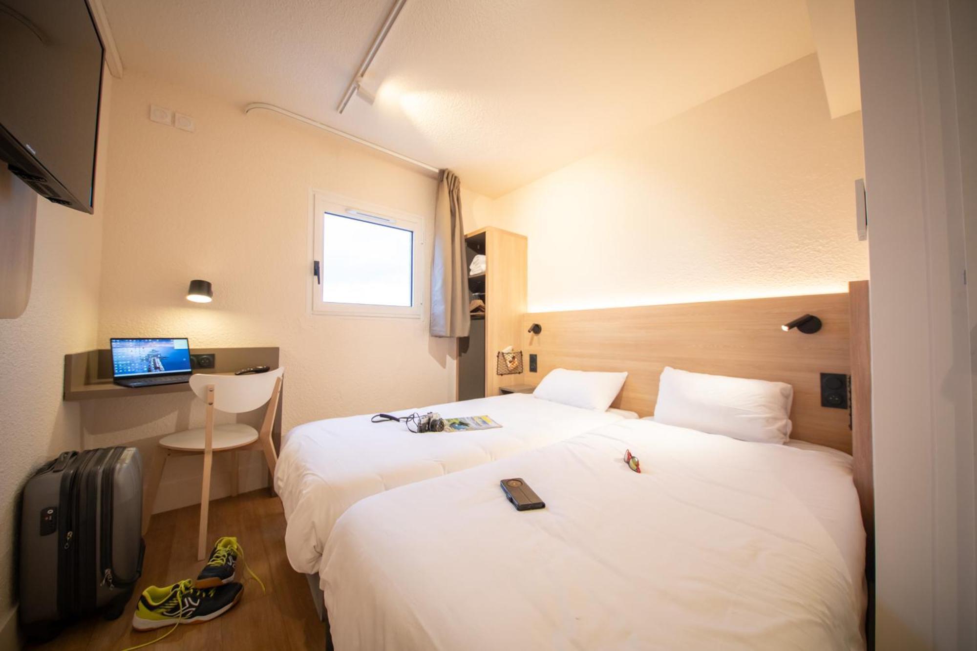 Twin Room,1643784783:JPEG